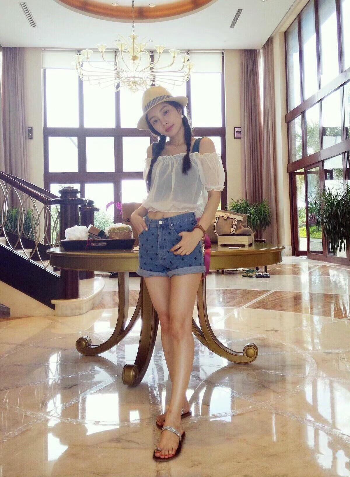 李小璐无论什么身材都穿衣自由 