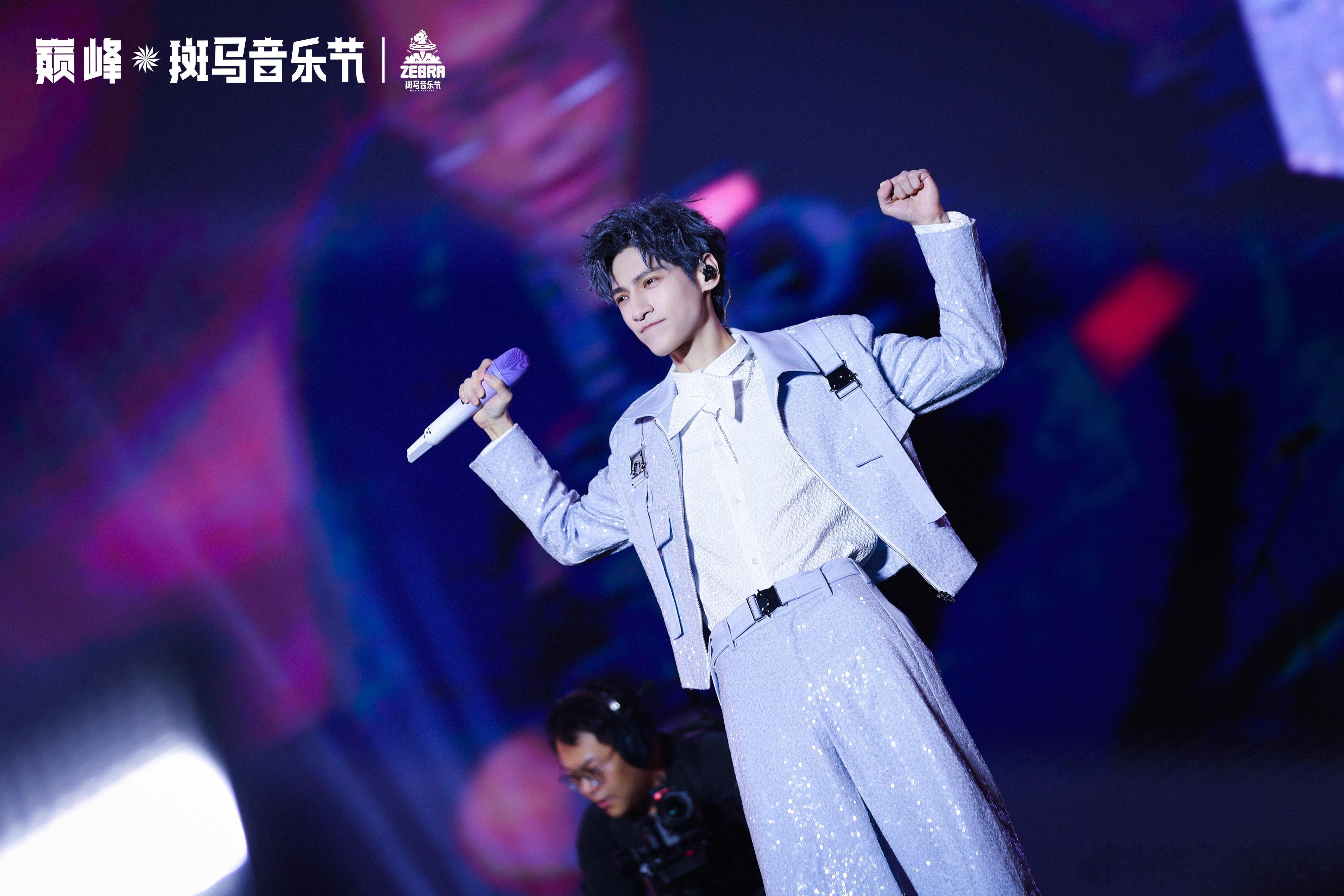 罗云熙 罗云熙熙界无限剧场巡回演唱会 罗云熙半是蜜糖半是伤 罗云熙袁帅 我以为我