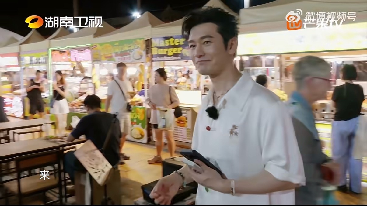 学业事业两手抓的店长上线！黄晓明抽身参加上戏博士面试，心中时刻惦记餐厅工作，30