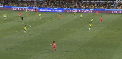 红队托大了：澳大利亚女足再进1球，2-0领先。
朝鲜女足又托大了！在后场倒脚，被