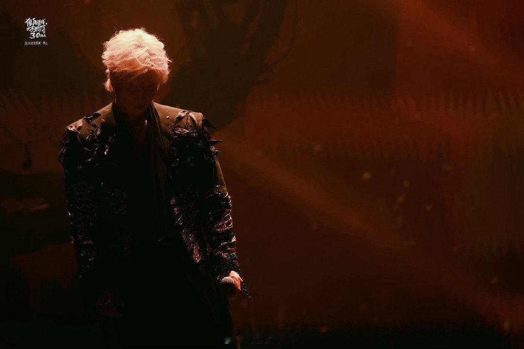 陆虎谢谢佛山 4月24日第一场，4月25日第二场。中间只隔了一天，他休息时间很短