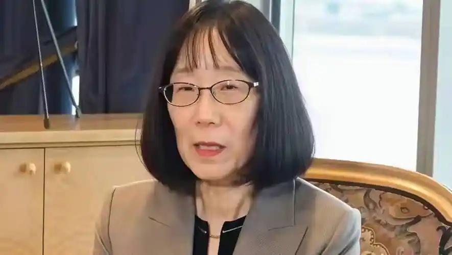 日本砸钱捧自家人当国际法院院长，美国一制裁，东京憋半天就挤出俩字“遗憾”，连句硬