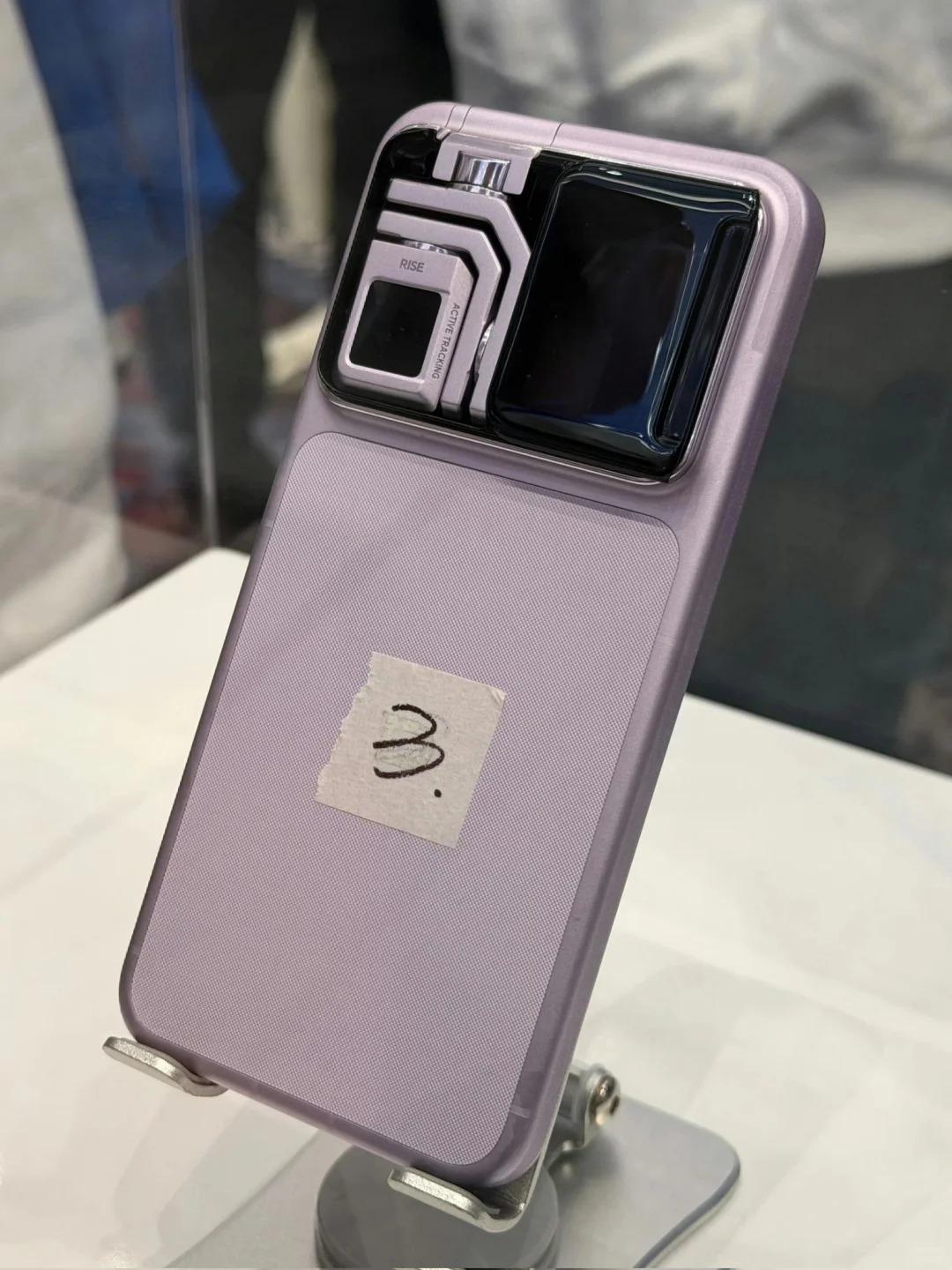 能取代口袋云台相机吗？耀子新机也太酷了吧
耀子这Robot Phone有点东西啊