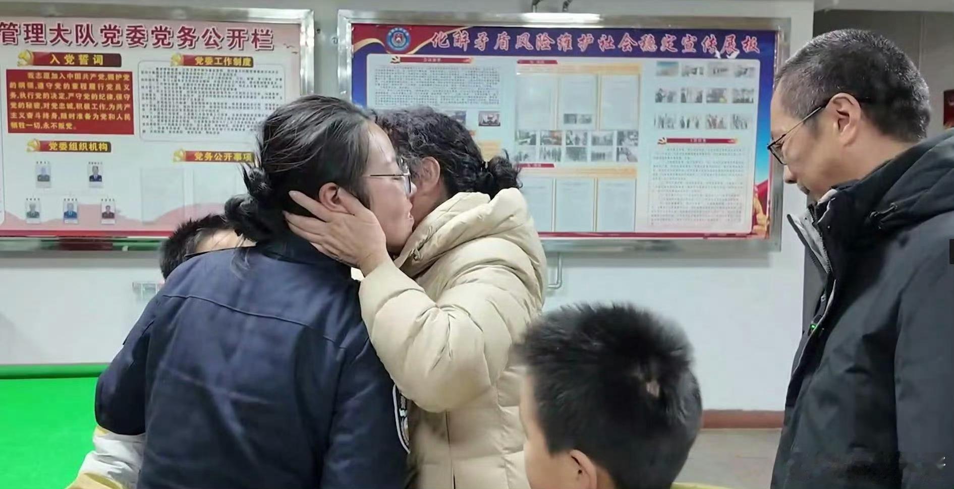 父母吸氧上5400米边防哨所团圆春节的意义从不是热闹，而是有人以坚守换万家灯火。