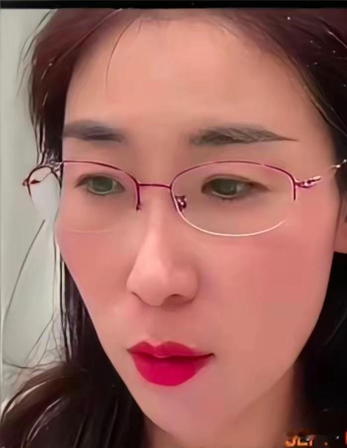 朱女士案件新进展，
朱女士直播时，
一直重复“我错啦”。
原来案件并没有像大家期