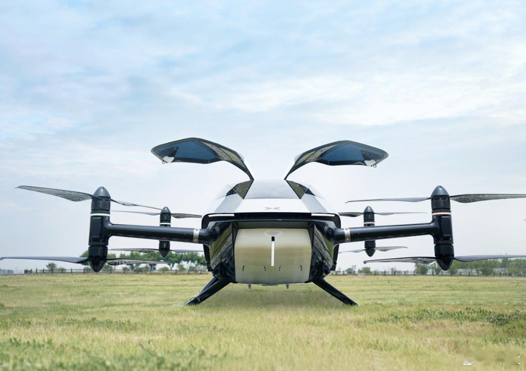 特斯拉也要搞飞行汽车？小鹏笑了马斯克周五做客一档播客节目时，又“不经意透露了一个