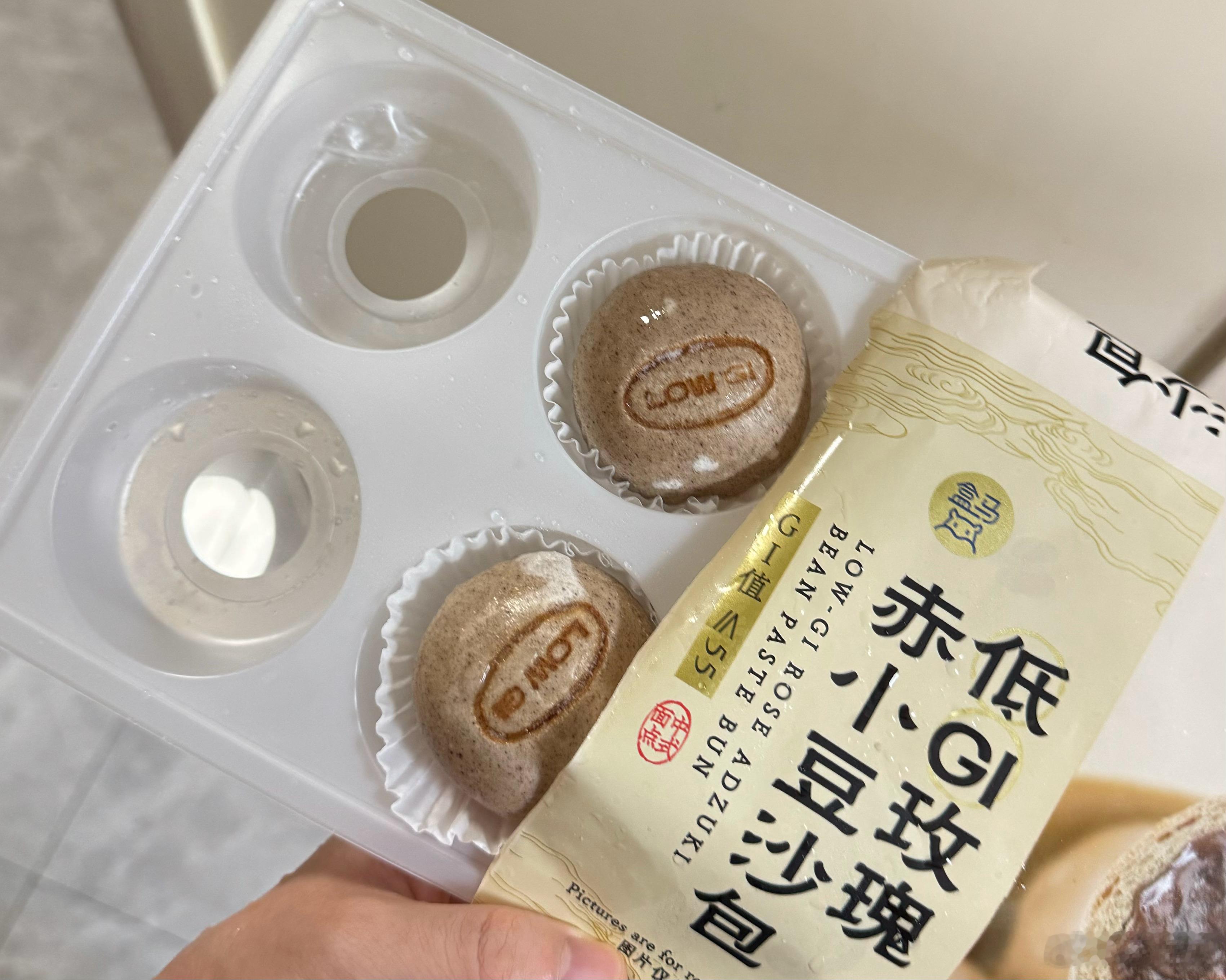 早呀大家！今天吃盒马豆沙包🫘说一下这个包装，我第一次在这种速冻产品里看到有考虑