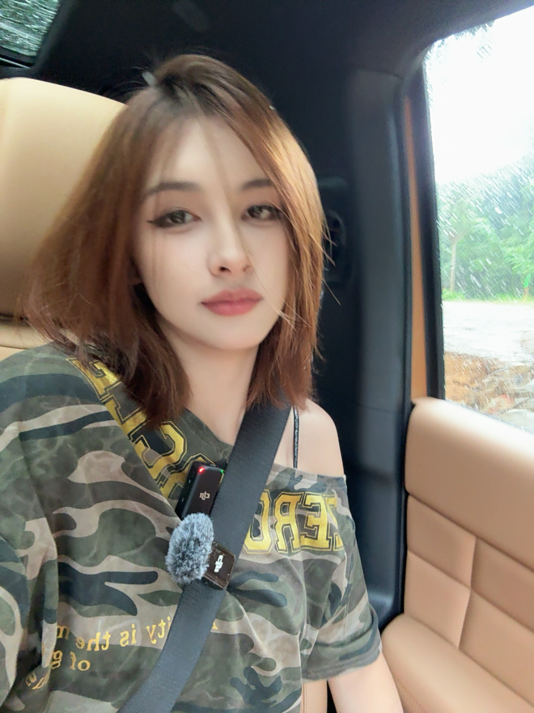 雨中越野，不是一点点带劲。ps：怎么天残脚冲水坑还这么猛啊！​​​