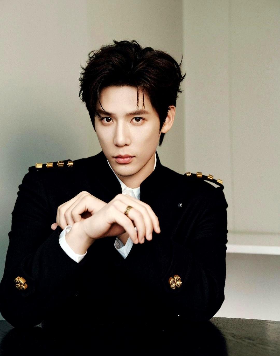 热搜刚冒头，粉丝就炸锅：王安宇和关晓彤谈恋爱？
 

爆料人连张同框图都没甩，全