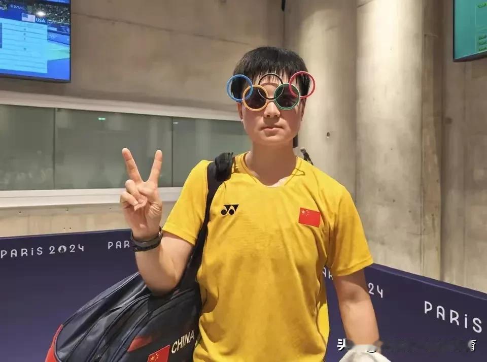 何冰娇为国羽拿到巴黎奥运会首胜！赛后采访：她说了3句话[玫瑰]

1，首先还是非