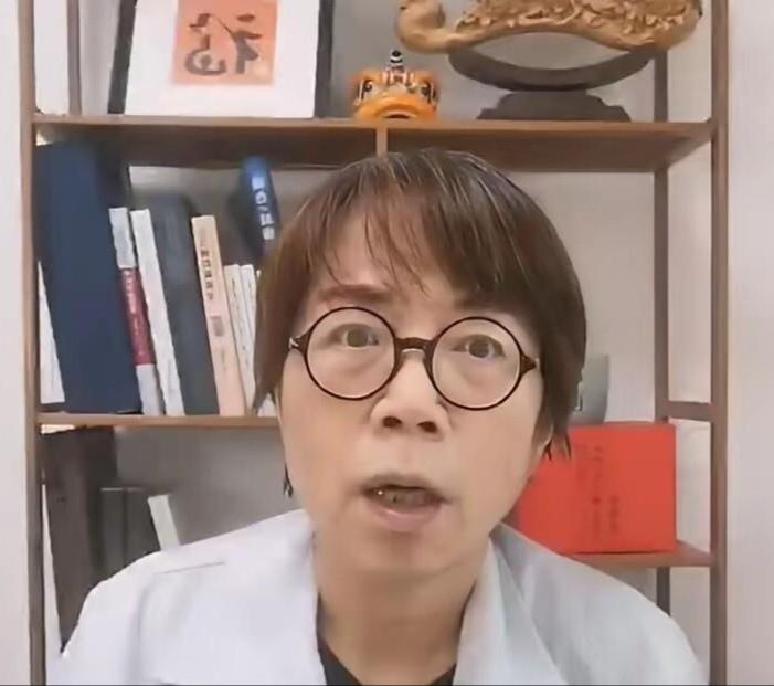 黄智贤称赞高市早苗很棒，还称台湾是日本的核心利益，让人“狠狠”的怀疑她是“统派”