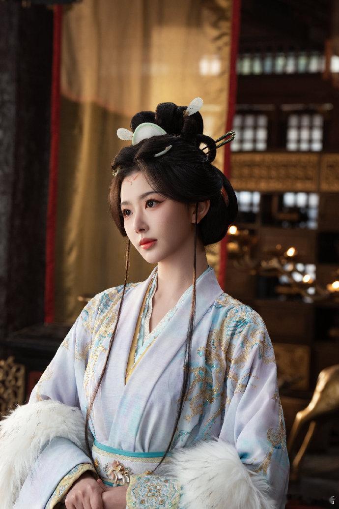 孔雪儿去哪儿进修的演技很多黑莲花角色容易演得过于脸谱化，而孔雪儿赋予了李述人性感
