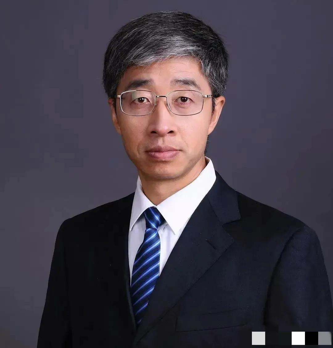 课被学校停排，北师大副教授打印千张传单免费开课！太戳人了
2024 年，北师大副