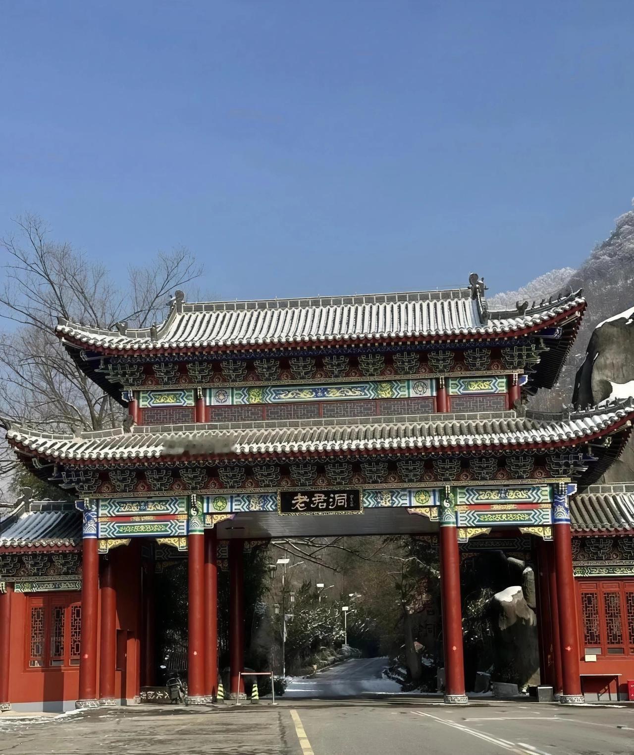 🚗 "过路费还能报销？南阳这景区直接塞现金！"

各位老铁，今年暑假自驾出去玩