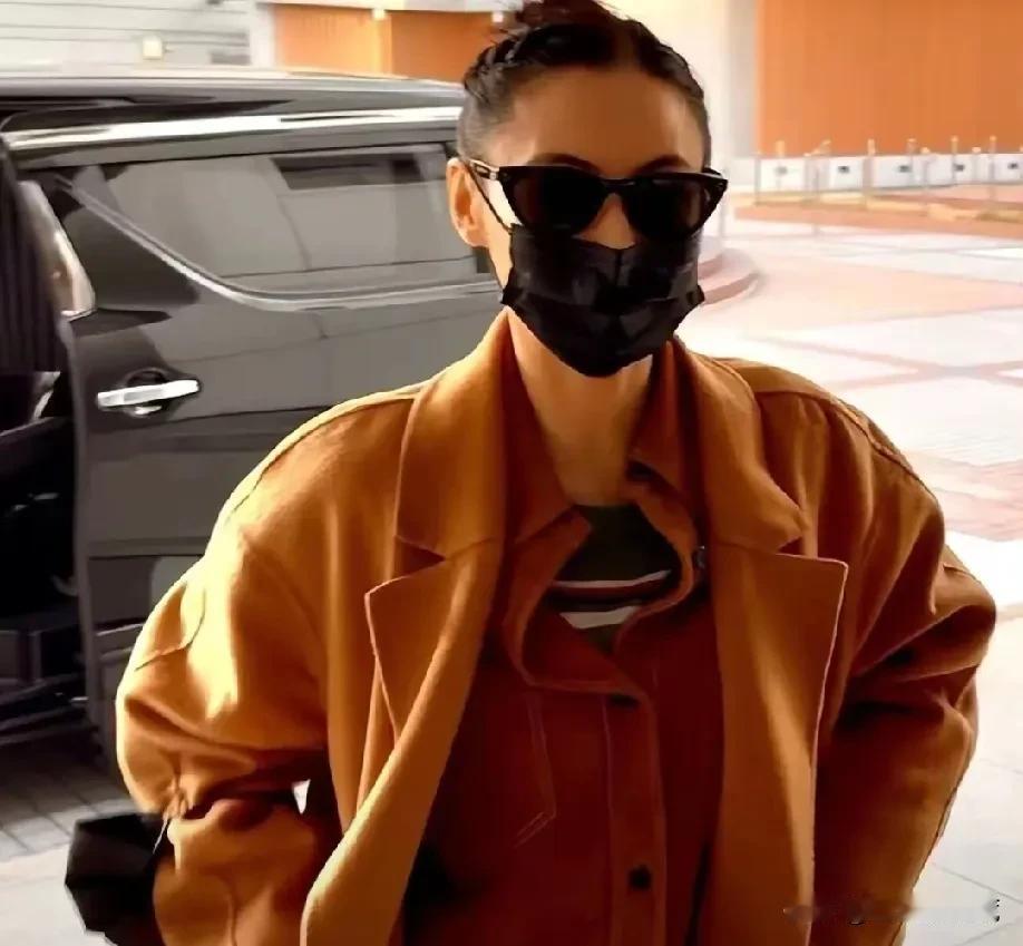 发现了没，
张柏芝哪里都好，
就是有一个缺点，让人看不下去，那就是，她动不动就爱