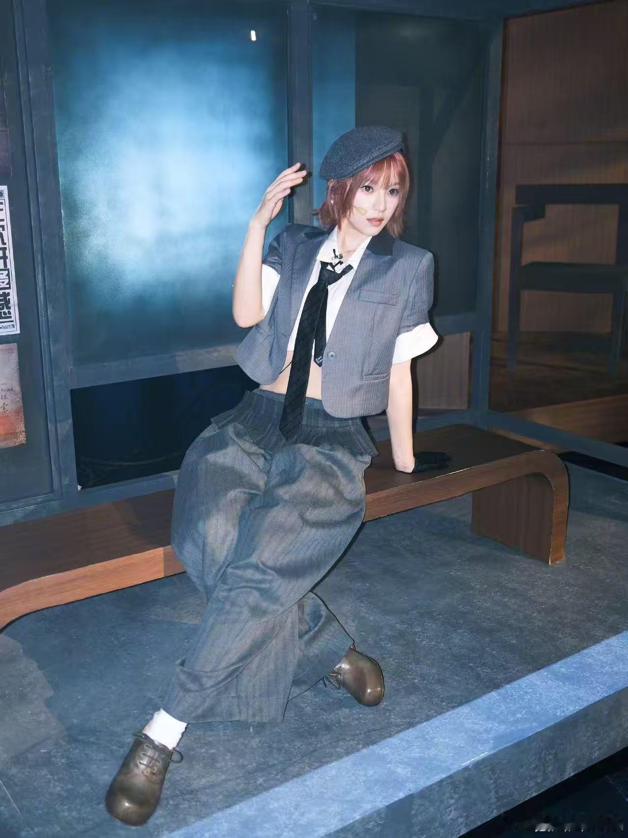 黄灿灿质疑它接受它成为它 黄灿灿说，以前看别人哭觉得矫情，等自己站上《乘风202