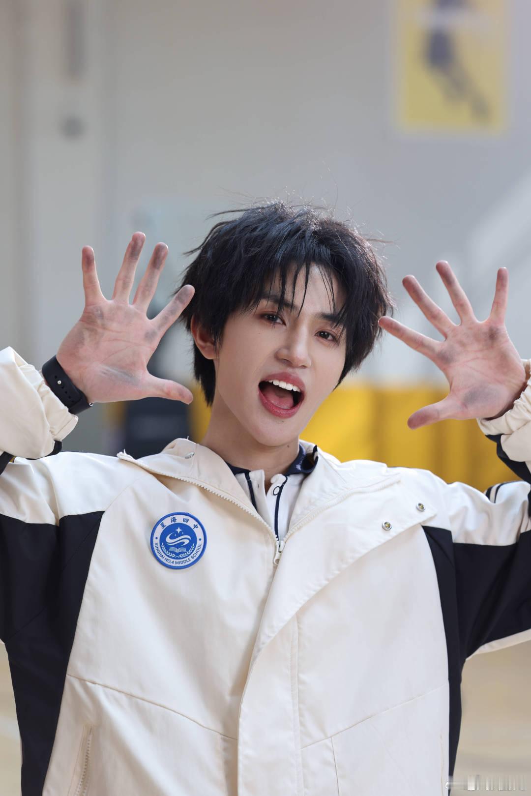 张翅又去看张杰演唱会了  咱就是说张翅是多喜欢看张杰演唱会了，都二刷了还上了小火