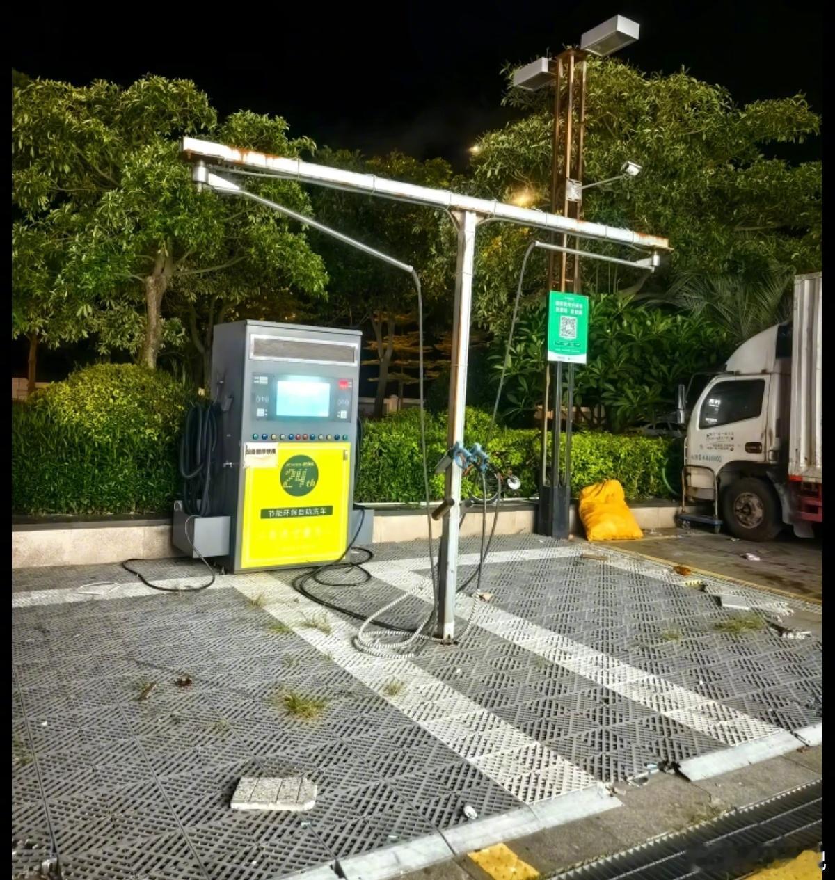 原来比亚迪闪充站设计有鼻祖（自助洗车站）你们说设计师在想的时候是不是获取了灵感？