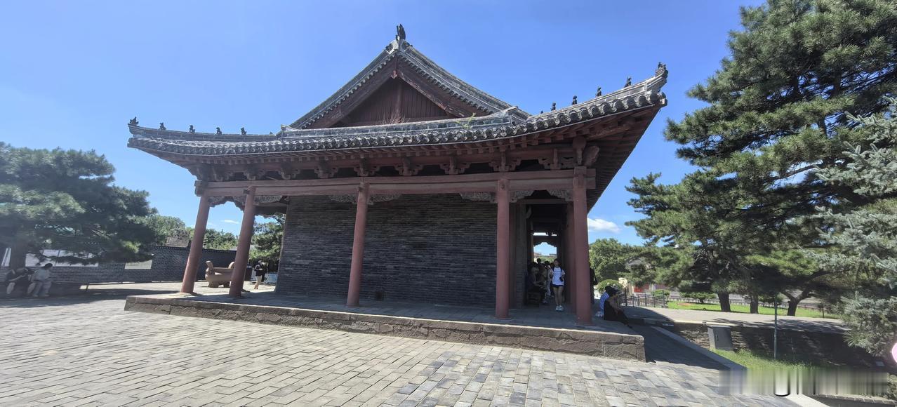这一趟义县奉国寺，说实话是略有些失望的。毕竟是号称国内三大辽庙之一，是第一批全国