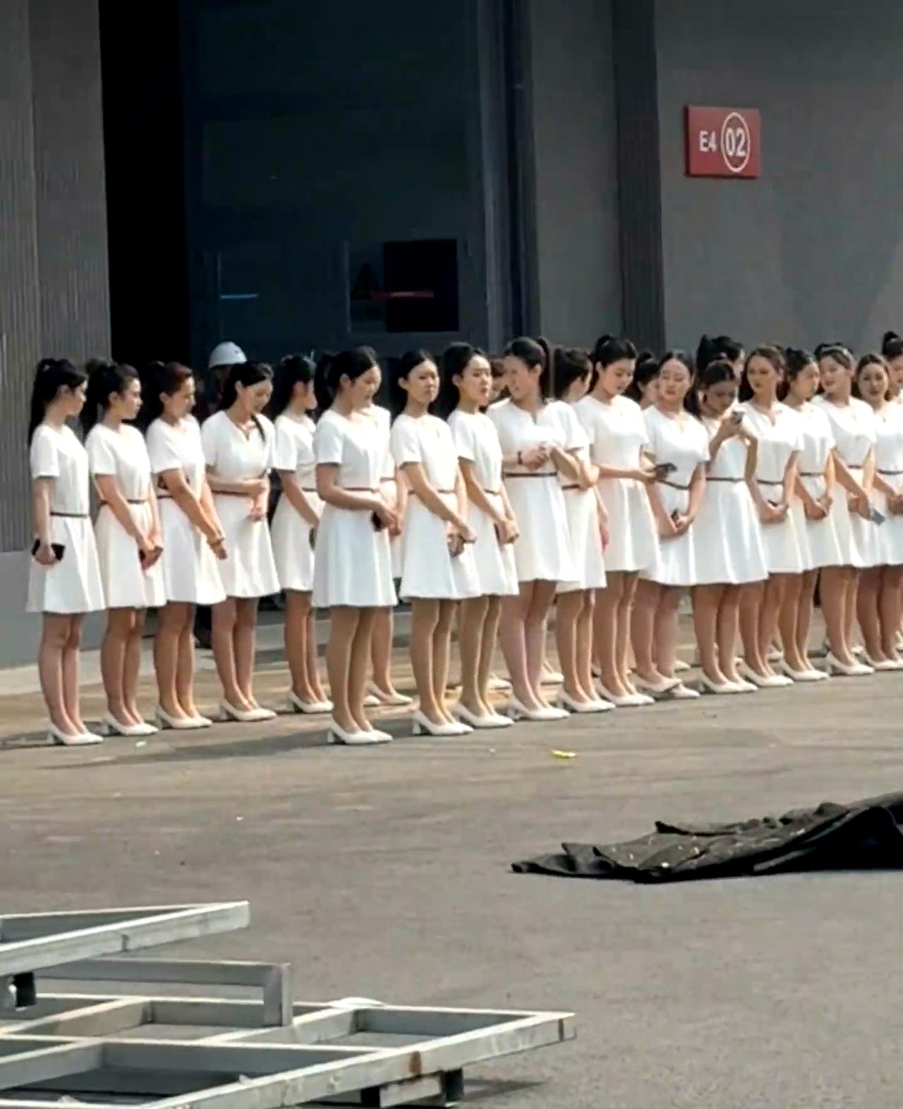 顺义车展美女超多

好多百万粉丝的模特呀，刚刚刷到几个主包直播，发现都是百万粉丝