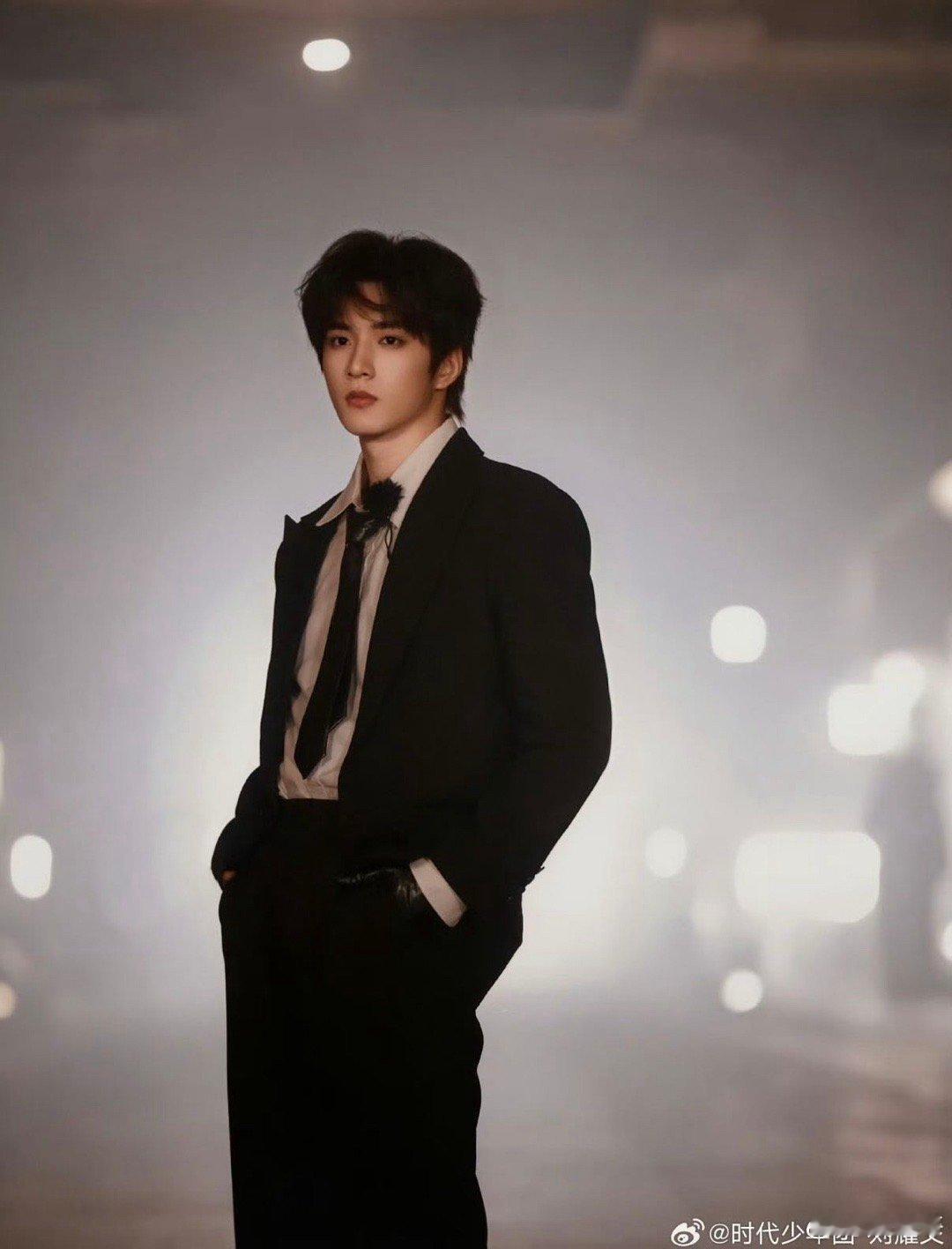 刘耀文这孩子打小就爱你老己 刘耀文把“爱你老己”诠释得明明白白！写信自夸毫不含糊