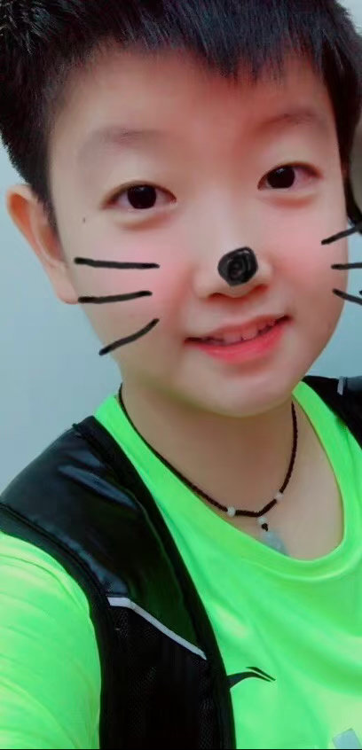 吸猫中勿扰😚想念一个爱用b612的呆萌女孩 