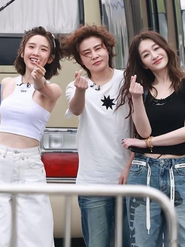 王濛的朋友圈还是太有多样性了  “我的眼睛就是尺”真不是吹的，从冰场到乘风202