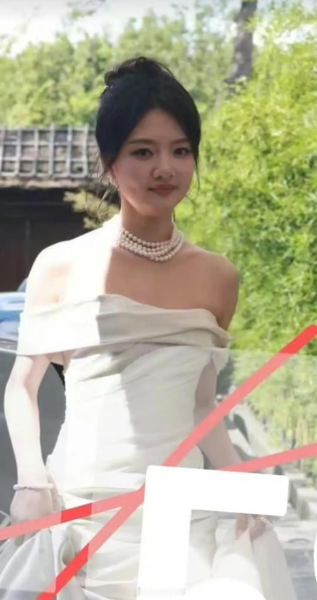 任敏前几天营销漂亮到不敢认最近活动生图出来了你们觉得是不是漂亮到不敢认 