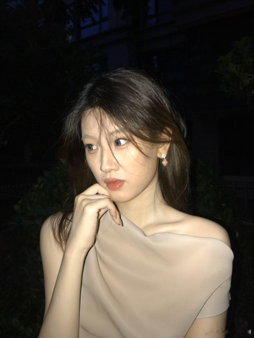 今天vlog发啦我刚吃完烤肉撑死我了现在走回家明天上新啦你们可以去🍑新品栏先看