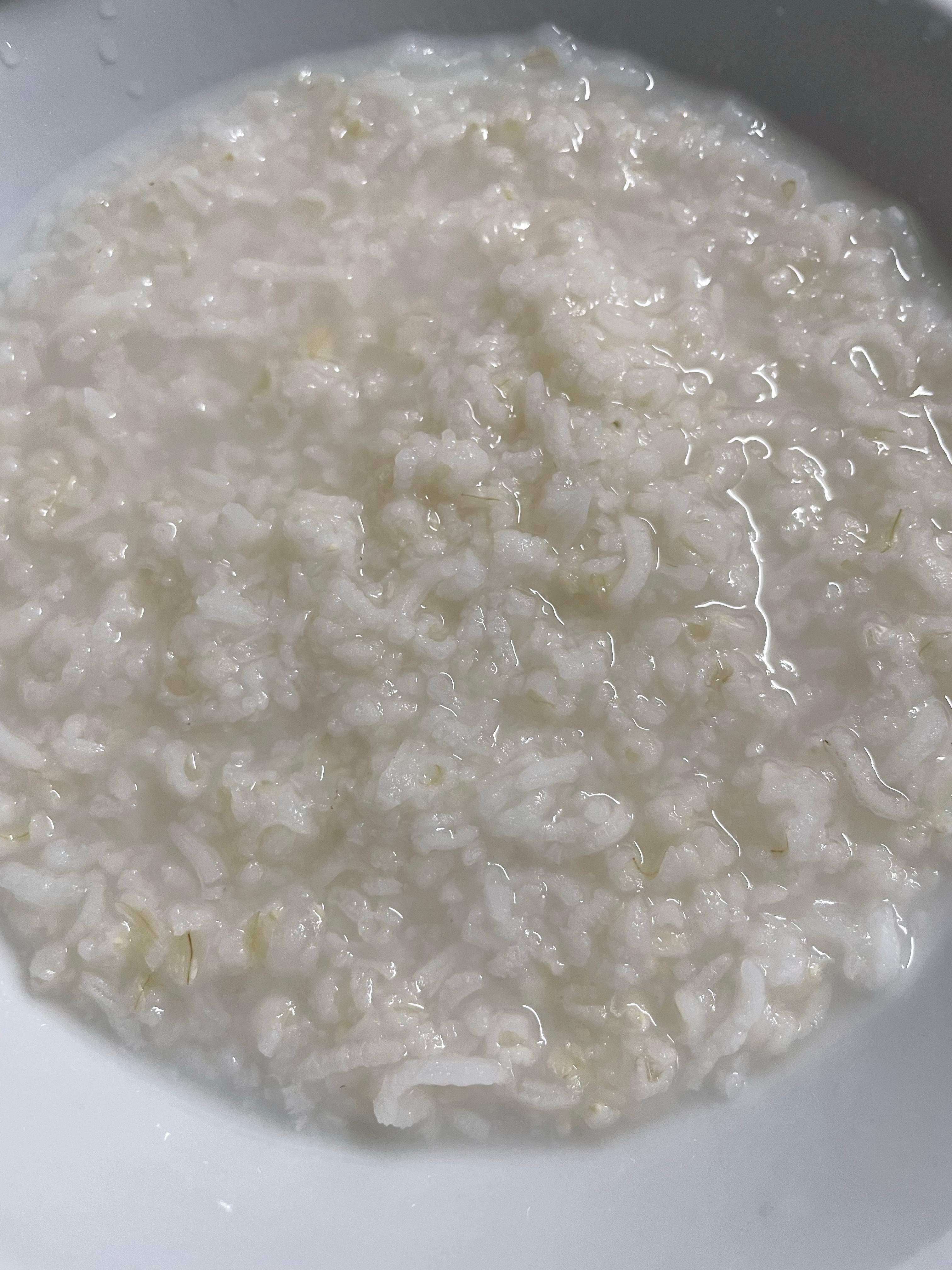 每日一餐分享 今天吃白粥，白粥配炸鱼好香。 