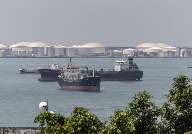 新加坡炼油厂原料告急，中方火速支援180万桶原油，不计前嫌仅限大度！路透社3月3