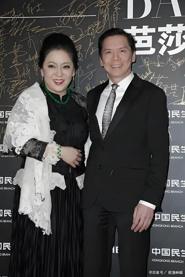 向太：最见不得婆婆为难儿媳的戏码。
向太陈岚分享婆媳相处之道，认为善待儿媳是家庭