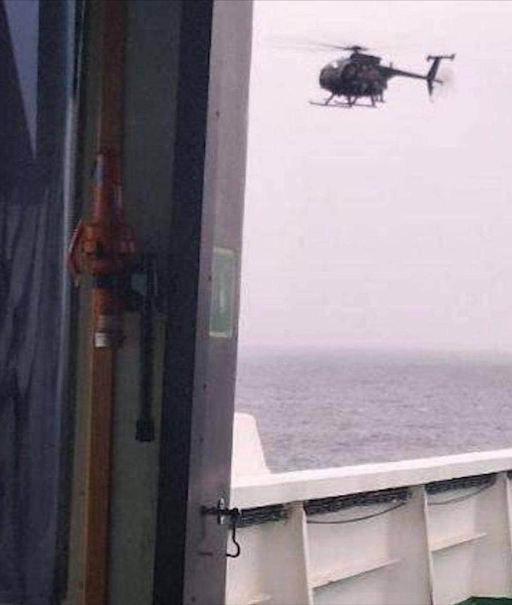 终于动手了：持续追踪超过两周
 
1月7日傍晚，一架美军直升机贴着海面呼啸而过，