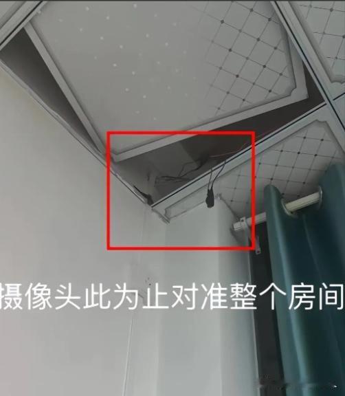 福建，女子下班回出租房，洗完澡没穿衣服就躺床上，跟远在深圳的男友语音聊天，她一抬