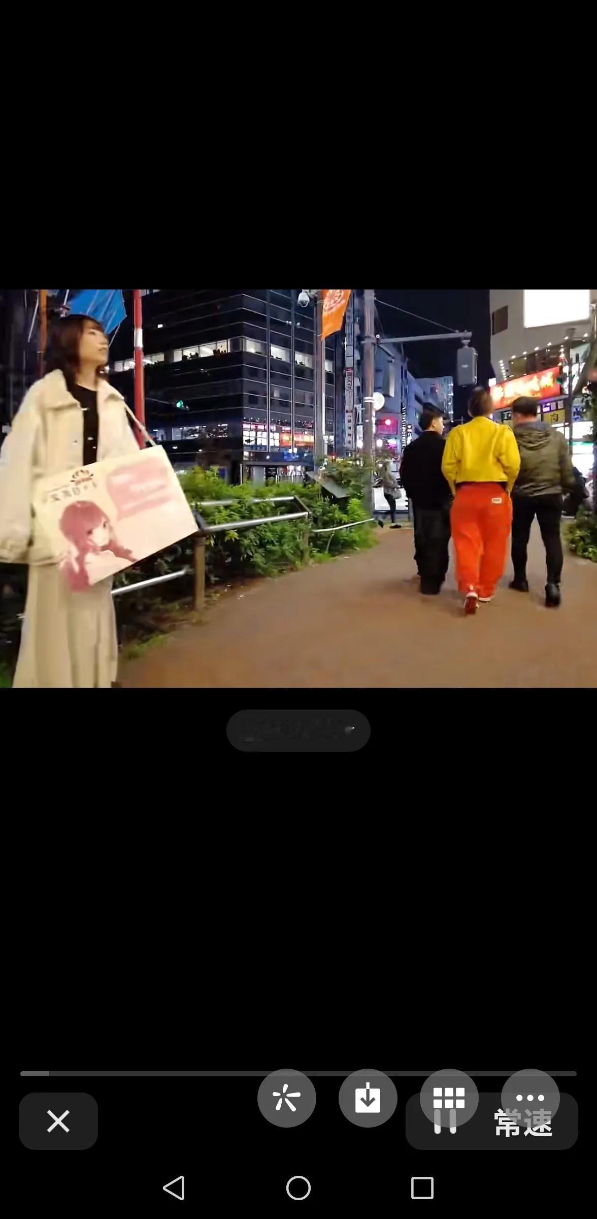 “日本新一代人堕落了？”
    日本新一代人早就堕落了。但他们的堕落方式与西方