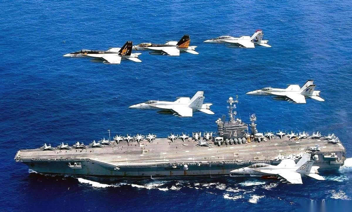 又来了。
跟上班打卡似的，准时准点，一年600多次，几乎天天不落。美军那两架侦察