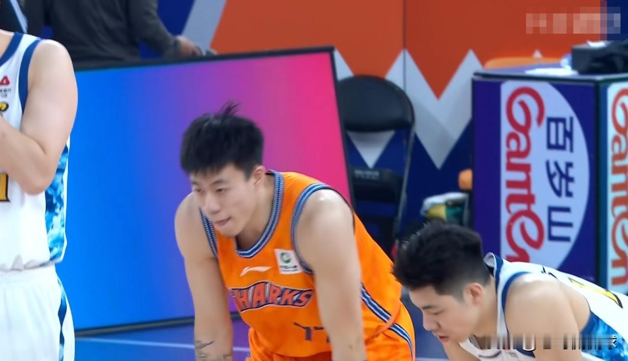 上海久事超级球星张镇麟真是球队的末节之王！在今天上海久事主场以99:77大胜浙江