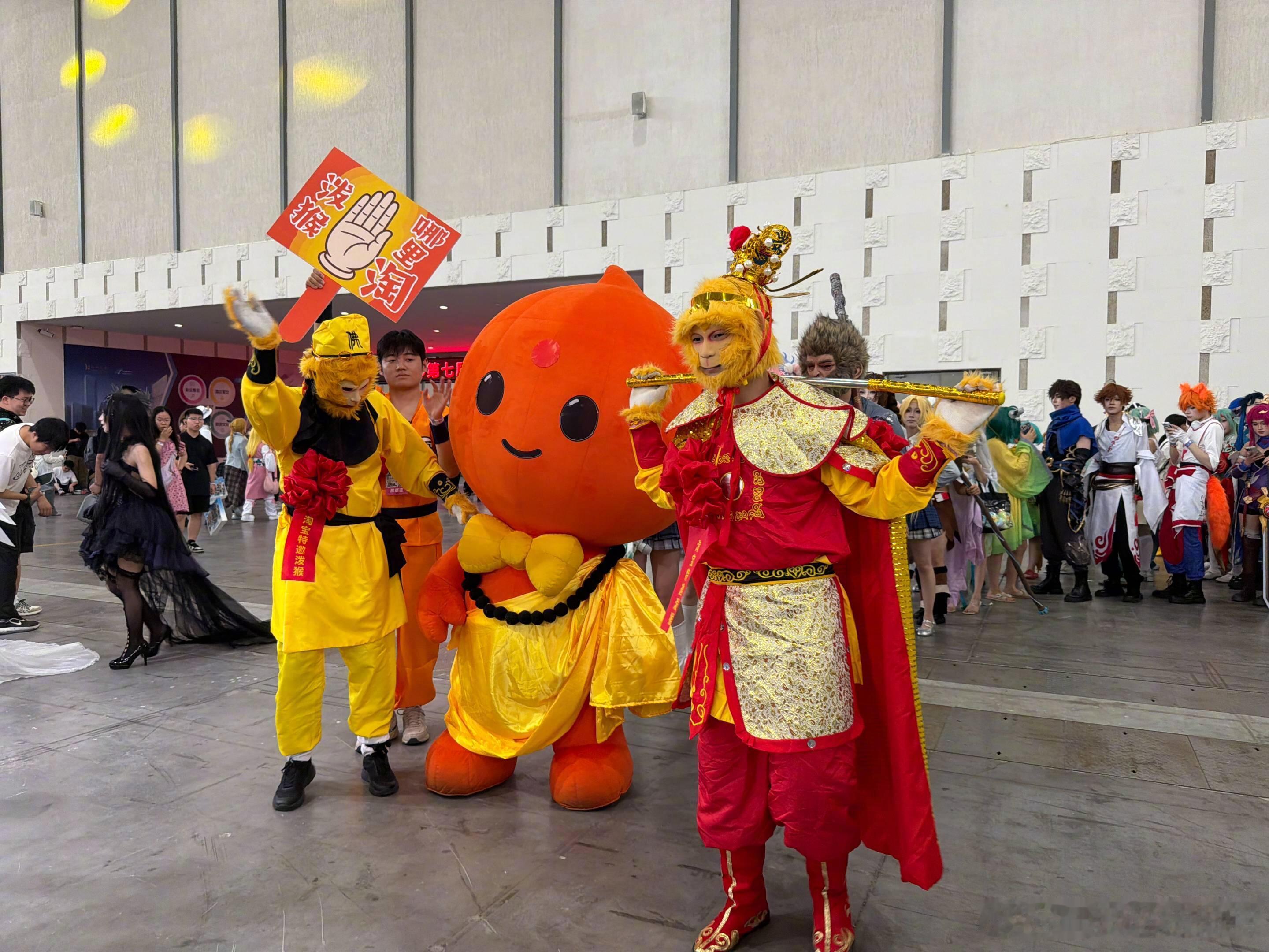 南京漫展惊现泼猴抢宝贝中国宝贝的巡场阵仗太大了，排面拉满 