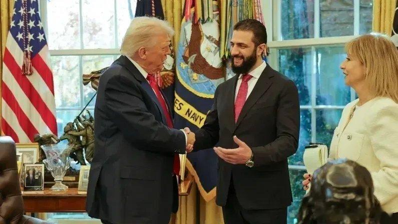 【凤凰晚报|换了件“马甲”，他见上特朗普了】那些让你难以入眠的人和事...来自