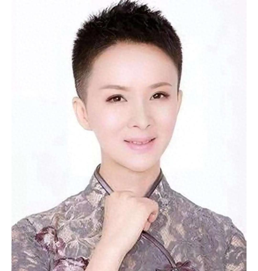 吃里扒外！13年前定居美国，如今回国捞金被拒，52岁的她活成笑话
娱乐
