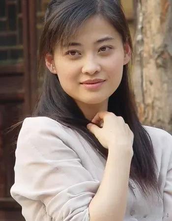 梅婷，说真的，我特别喜欢她，这份喜欢最早就是从《不要和陌生人说话》开始的。

那