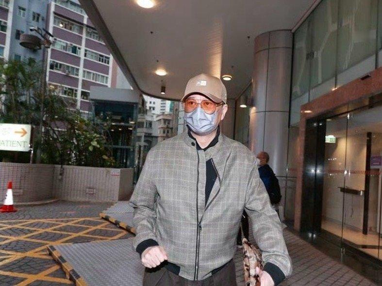欧阳震华探望许绍雄众港星医院探望许绍雄 欧阳震华现身医院探望许绍雄。 ​​​