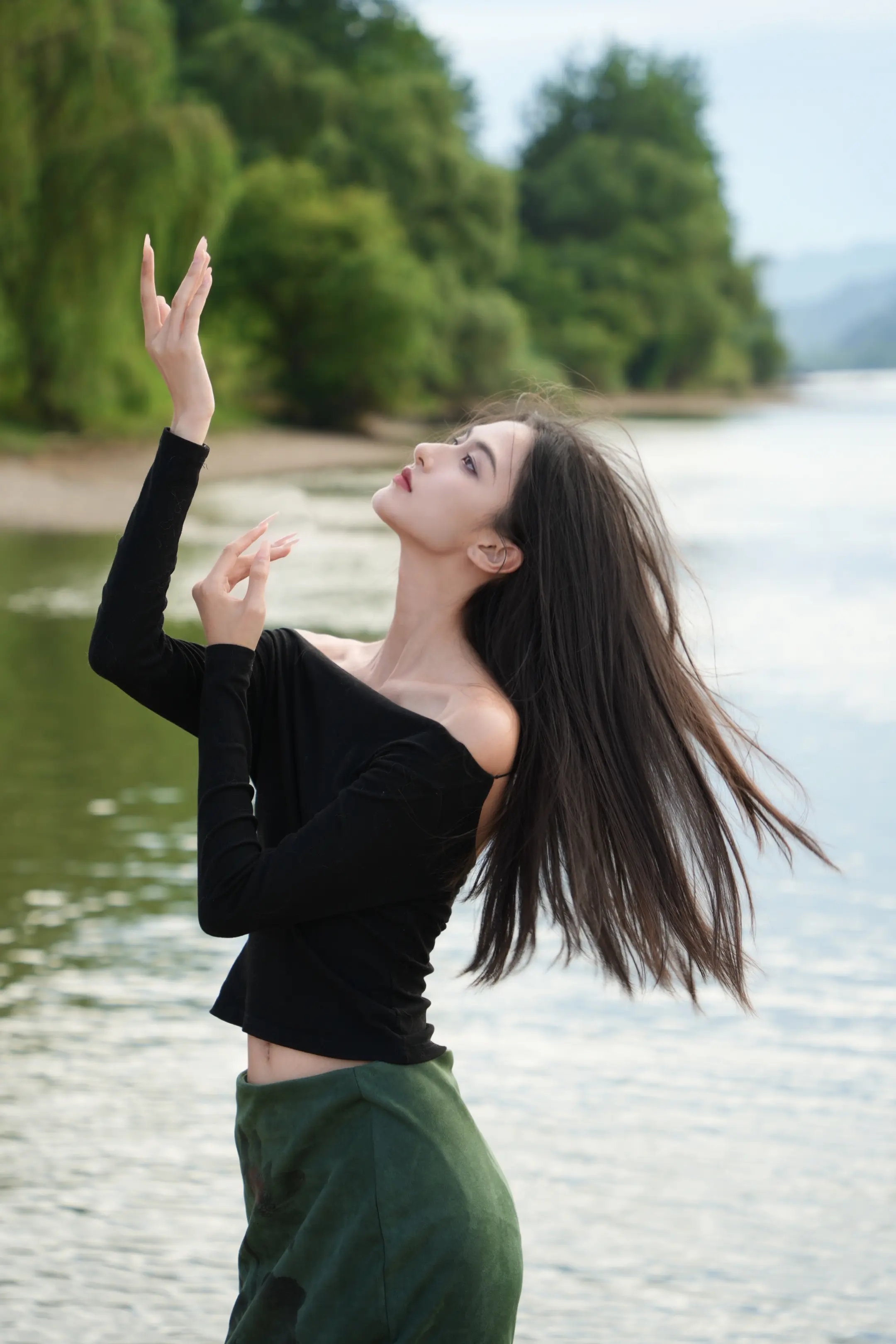 不求苍天俯就我美意 但求永远恣意洒脱。