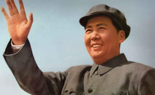 1938年，毛主席的贴身秘书沈之岳，给毛主席递了一支香烟，可毛主席却感觉不对劲，