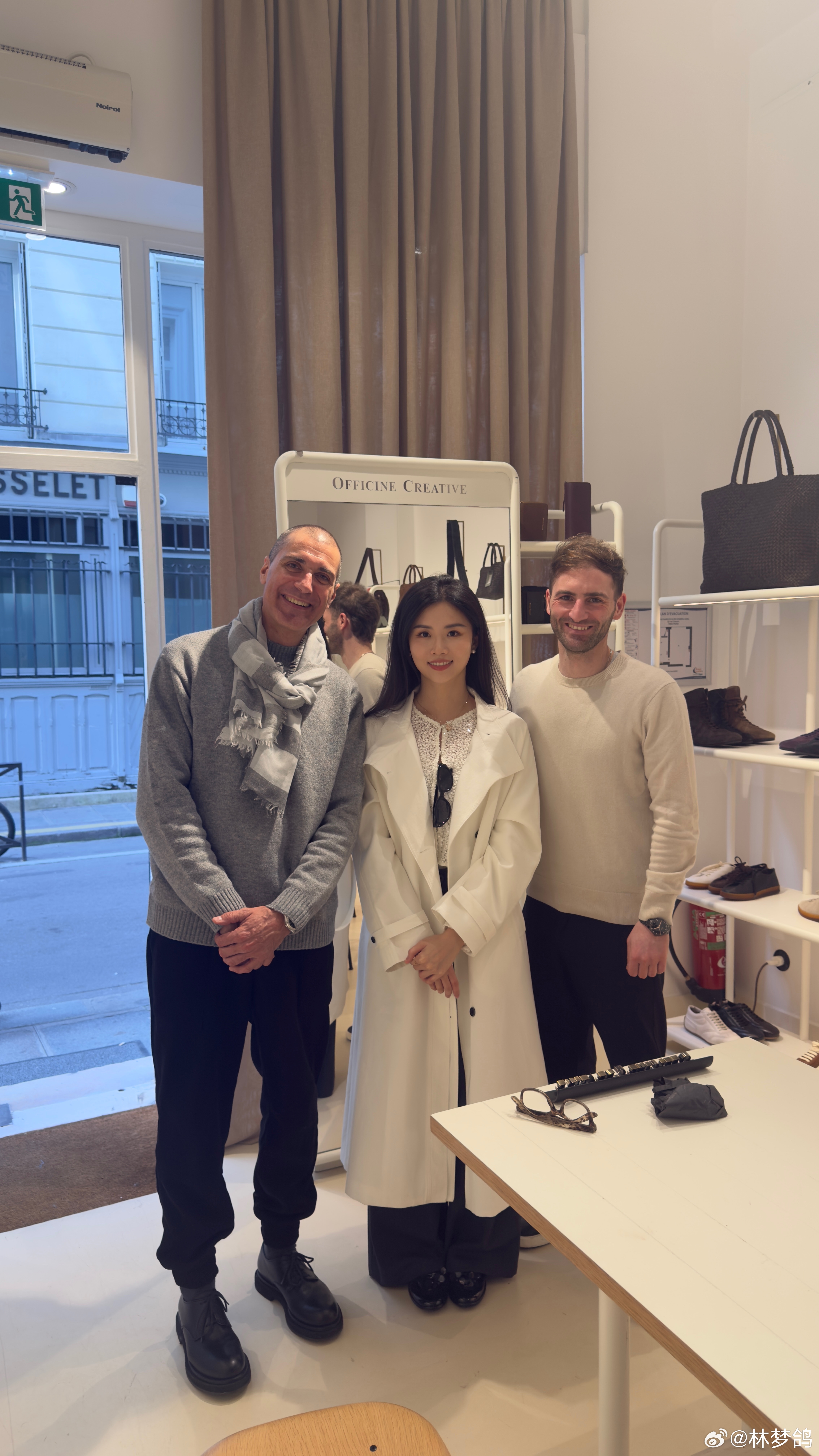 今天在巴黎时装周的一个showroom遇到了两个国米球迷，和我说今晚是他们的重要