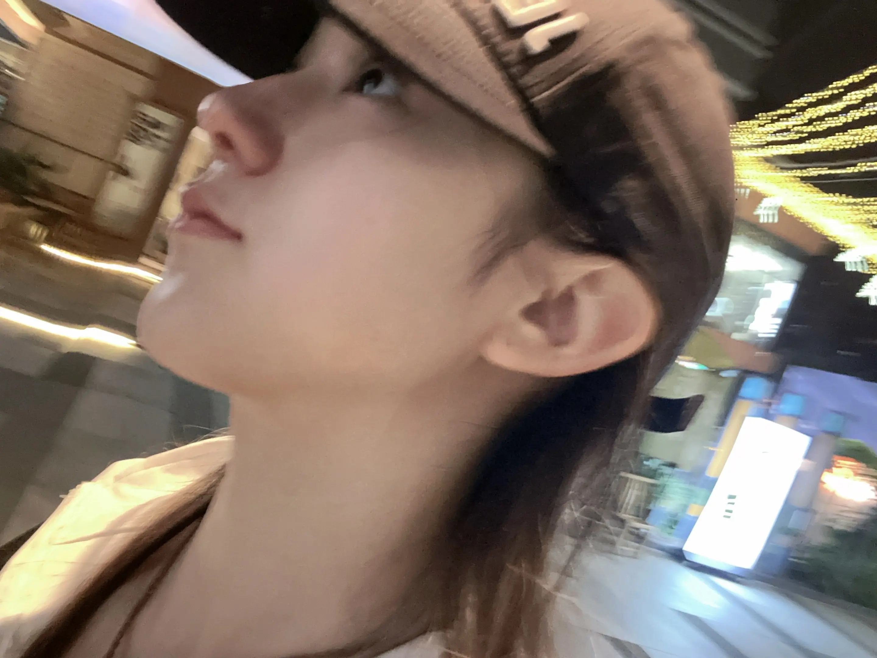 有的人的出现就像一道光照亮了我，很感恩遇到的大部分朋友