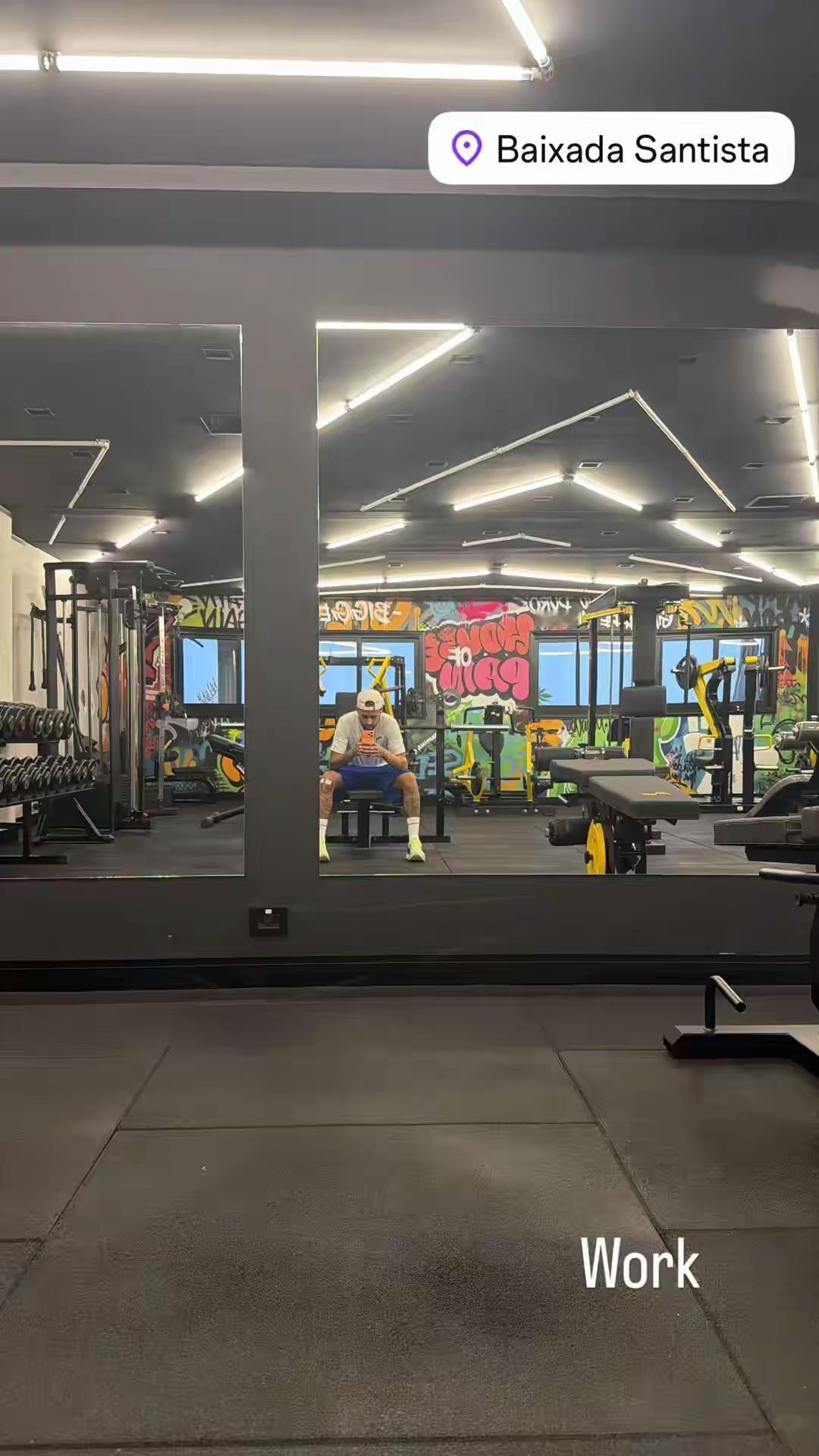 内马尔已开始康复训练了！
           内马尔在社交媒体上分享了自己在健