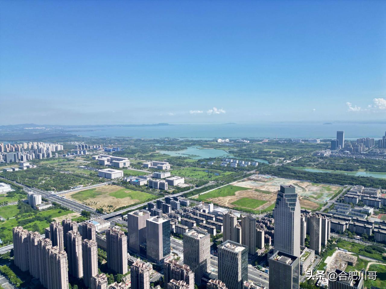 滨湖某个豪宅项目，近期要调整价格了
马上成现房了，加上价格调整可能会跑一波～