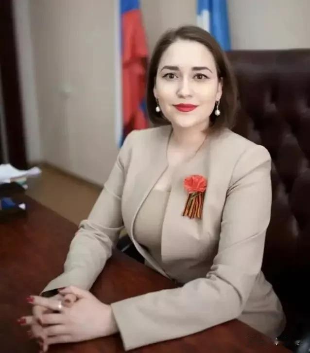上海有个拆迁户，家里分了七套房子，老两口给儿子儿媳五套，给嫁出去的姑娘一套，自己