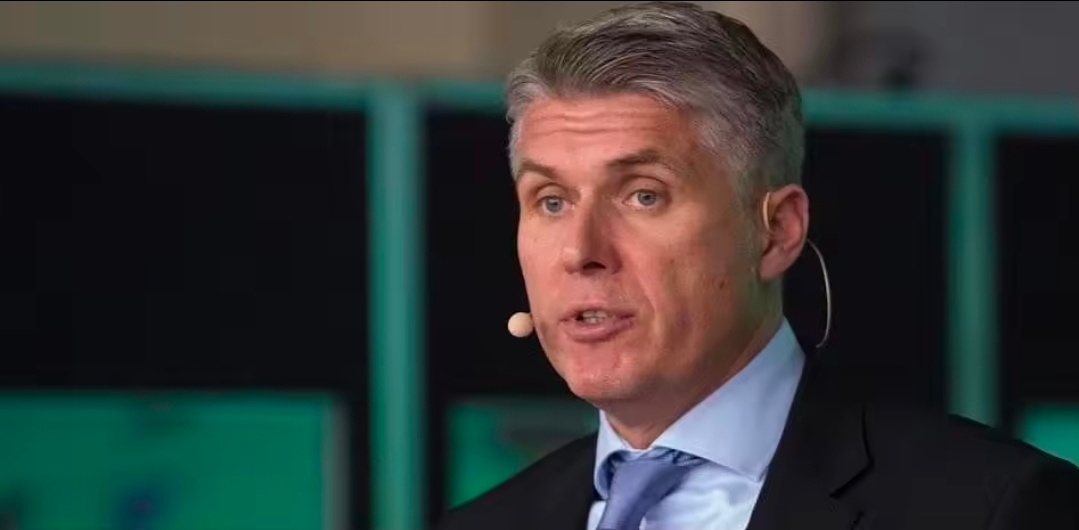 世体：欧足联裁判委员会主席罗塞蒂将观战马竞vs巴萨次回合根据西班牙媒体《世界体育